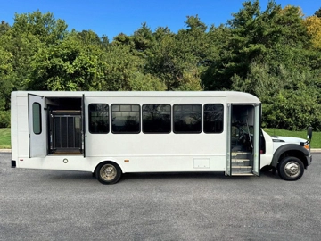Picture of 2015 Ford F-550 Cutaway Shuttle Bus