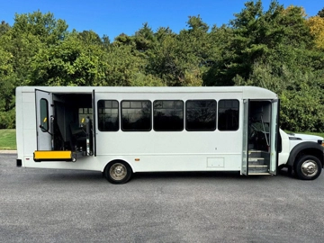 Picture of 2015 Ford F-550 Cutaway Shuttle Bus