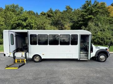 Picture of 2015 Ford F-550 Cutaway Shuttle Bus