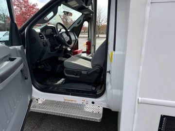 Picture of 2015 Ford F-550 Cutaway Shuttle Bus