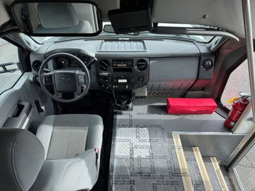Picture of 2015 Ford F-550 Cutaway Shuttle Bus