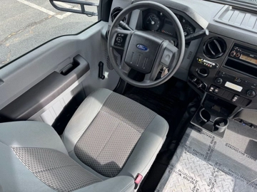 Picture of 2015 Ford F-550 Cutaway Shuttle Bus