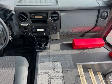Picture of 2015 Ford F-550 Cutaway Shuttle Bus