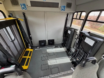 Picture of 2015 Ford F-550 Cutaway Shuttle Bus