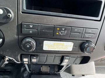 Picture of 2015 Ford F-550 Cutaway Shuttle Bus