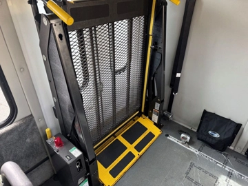 Picture of 2015 Ford F-550 Cutaway Shuttle Bus