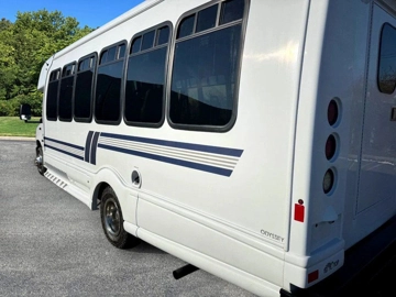 Picture of 2017 Ford E-450 Cutaway Turtletop Non-CDL Wheelchair Bus