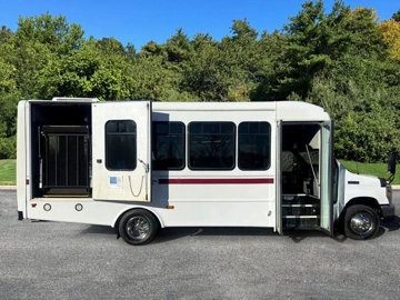 Picture of 2017 Ford E-450 Non-Cdl Wheelchair Shuttle Bus