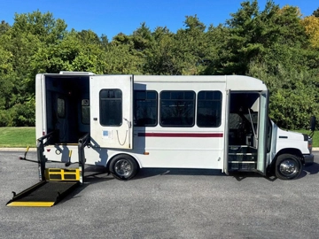 Picture of 2017 Ford E-450 Non-Cdl Wheelchair Shuttle Bus