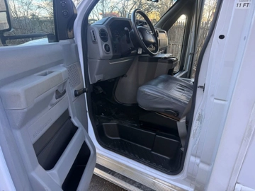 Picture of 2017 Ford E-450 Non-Cdl Wheelchair Shuttle Bus