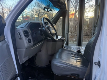 Picture of 2017 Ford E-450 Non-Cdl Wheelchair Shuttle Bus