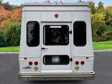 Picture of 2016 Ford E-350 Cutaway Non-Cdl Shuttle Bus