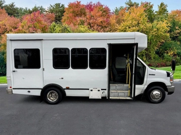 Picture of 2016 Ford E-350 Cutaway Non-Cdl Shuttle Bus