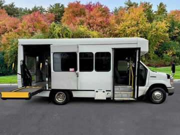 Picture of 2016 Ford E-350 Cutaway Non-Cdl Shuttle Bus