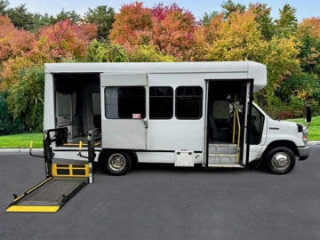 Picture of 2016 Ford E-350 Cutaway Non-Cdl Shuttle Bus