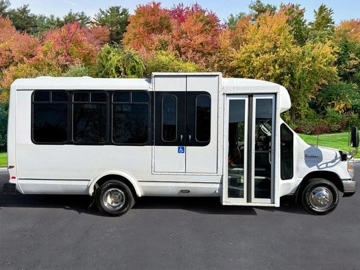 Picture of 2016 Ford E-450 Eldorado Non-CDL Shuttle Bus