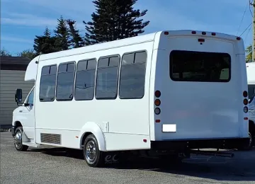 2022 Ford E-450 Elkhart 25P