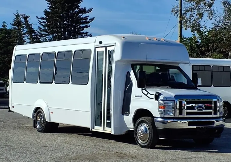 2022 Ford E-450 Elkhart 25P