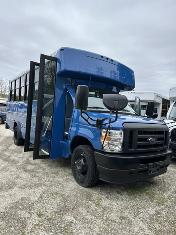 Picture of 2025 Ford E450 Shuttle Bus