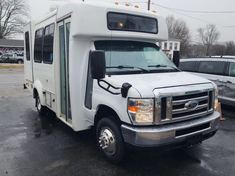 Picture of 2016 Ford E-350 ADA Shuttle Bus