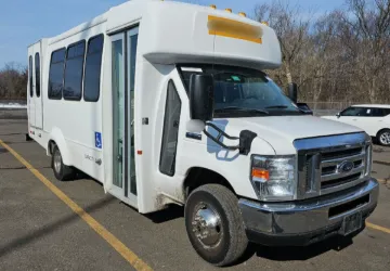 Picture of 2018 Ford E-350 ADA Shuttle Bus