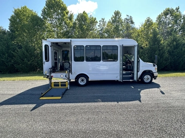 Picture of 2025 Ford E450 Starcraft Allstar ADA Shuttle Bus