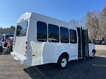 Picture of 2015 Chevrolet Express Cutaway Shuttle Bus