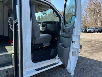 Picture of 2015 Chevrolet Express Cutaway Shuttle Bus