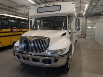 2013 International 40P ADA Shuttle