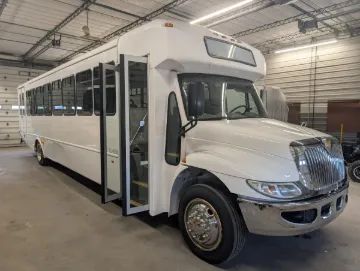 2013 International 40P ADA Shuttle