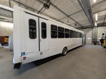 2013 International 40P ADA Shuttle