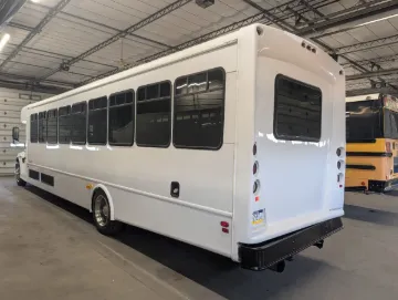 2013 International 40P ADA Shuttle