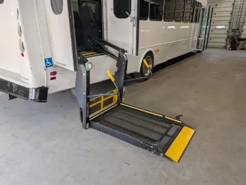 2013 International 40P ADA Shuttle