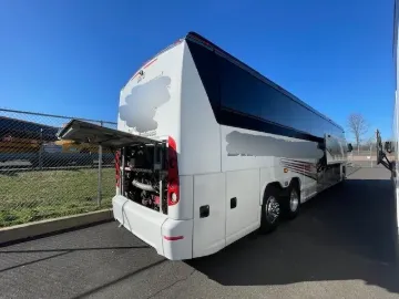 2017 MCI J4500