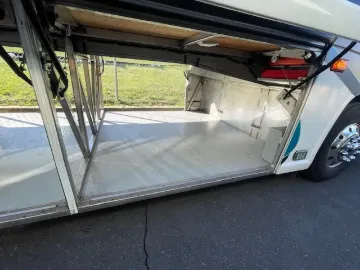 2017 MCI J4500