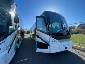 2017 MCI J4500