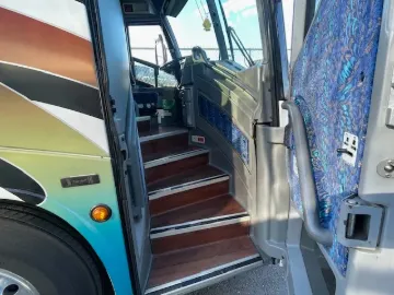 2017 MCI J4500
