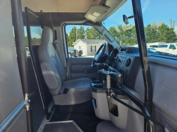 Picture of 2013 Ford E350 Super Duty ADA Shuttle Bus