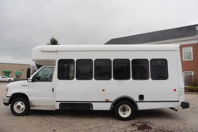 2017 Ford E-450 Shuttle Bus | 14-Passenger | 33,000 Miles