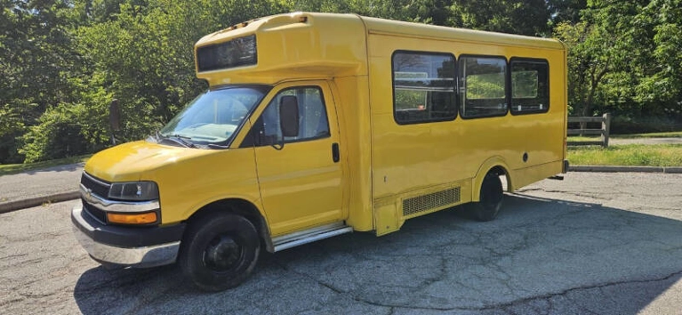 Picture of 2014 Chevrolet 4500 Shuttle Bus