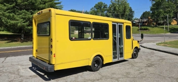 Picture of 2014 Chevrolet 4500 Shuttle Bus