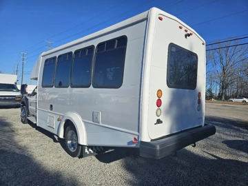 Picture of 2016 Ford F-450 SD ADA Shuttle Bus