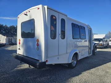 Picture of 2016 Ford F-450 SD ADA Shuttle Bus