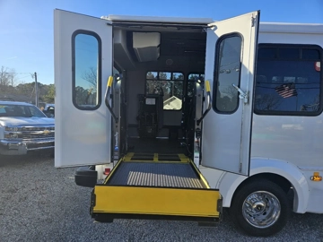 Picture of 2016 Ford F-450 SD ADA Shuttle Bus