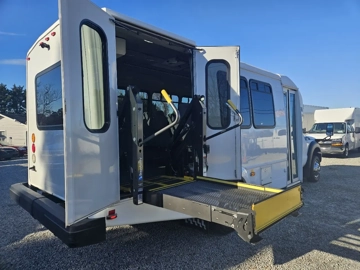 Picture of 2016 Ford F-450 SD ADA Shuttle Bus