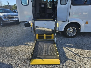 Picture of 2016 Ford F-450 SD ADA Shuttle Bus