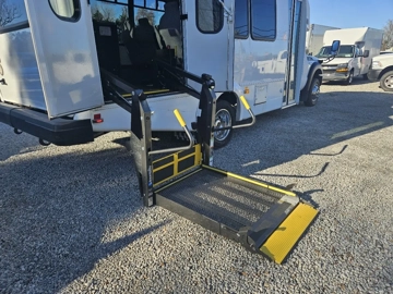 Picture of 2016 Ford F-450 SD ADA Shuttle Bus