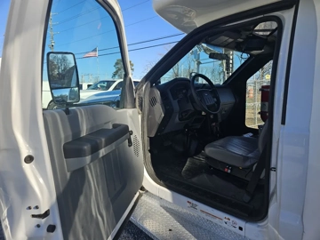 Picture of 2016 Ford F-450 SD ADA Shuttle Bus