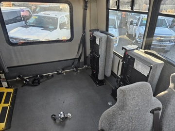 Picture of 2016 Ford F-450 SD ADA Shuttle Bus