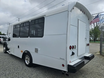 Picture of 2015 Ford F-550 Shuttle Bus